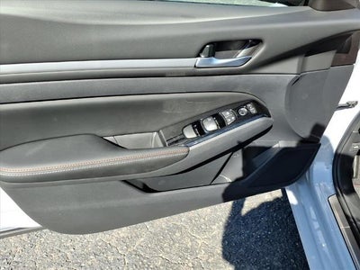 2025 Nissan Altima SR FWD