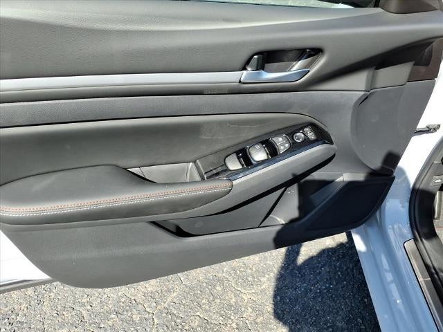 2025 Nissan Altima SR FWD