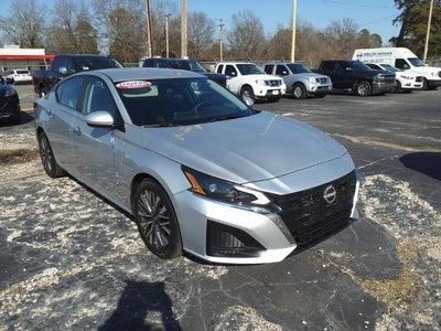 2023 Nissan Altima 2.5 SV Sedan
