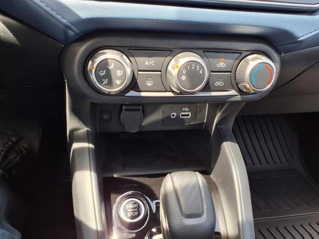 2025 Nissan Versa SV CVT