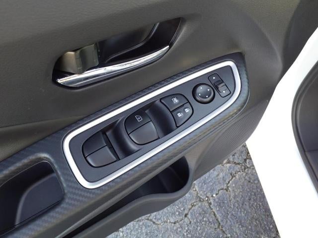 2025 Nissan Versa SR CVT