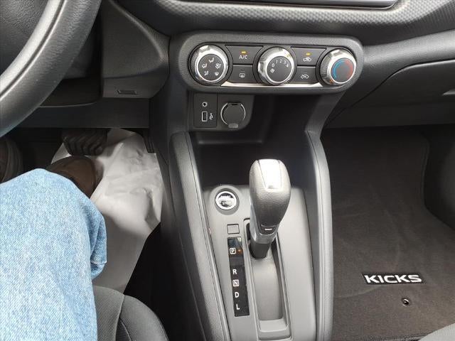 2025 Nissan Kicks Play S FWD
