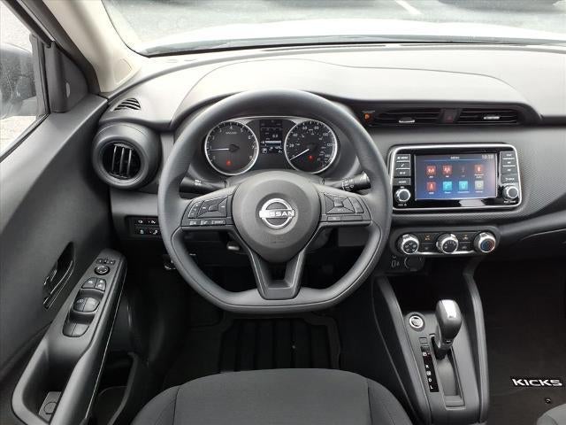 2025 Nissan Kicks Play S FWD