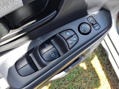 2025 Nissan Kicks Play S FWD