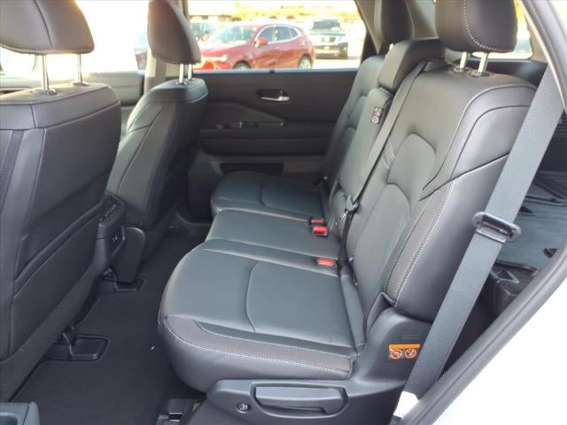 2025 Nissan Pathfinder SL 2WD