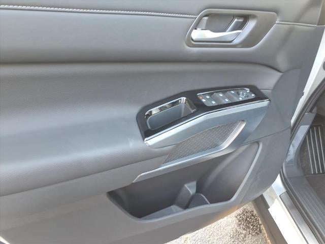 2025 Nissan Pathfinder SL 2WD