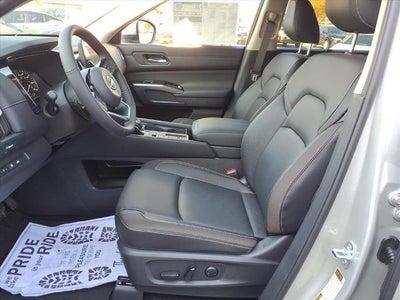 2025 Nissan Pathfinder SL 2WD