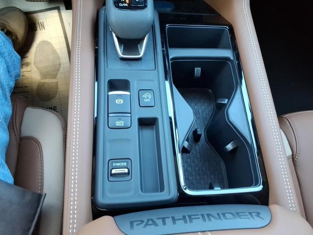 2026 Nissan Pathfinder Platinum 2WD