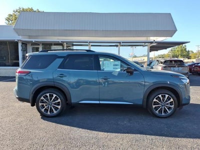 2026 Nissan Pathfinder Platinum 2WD